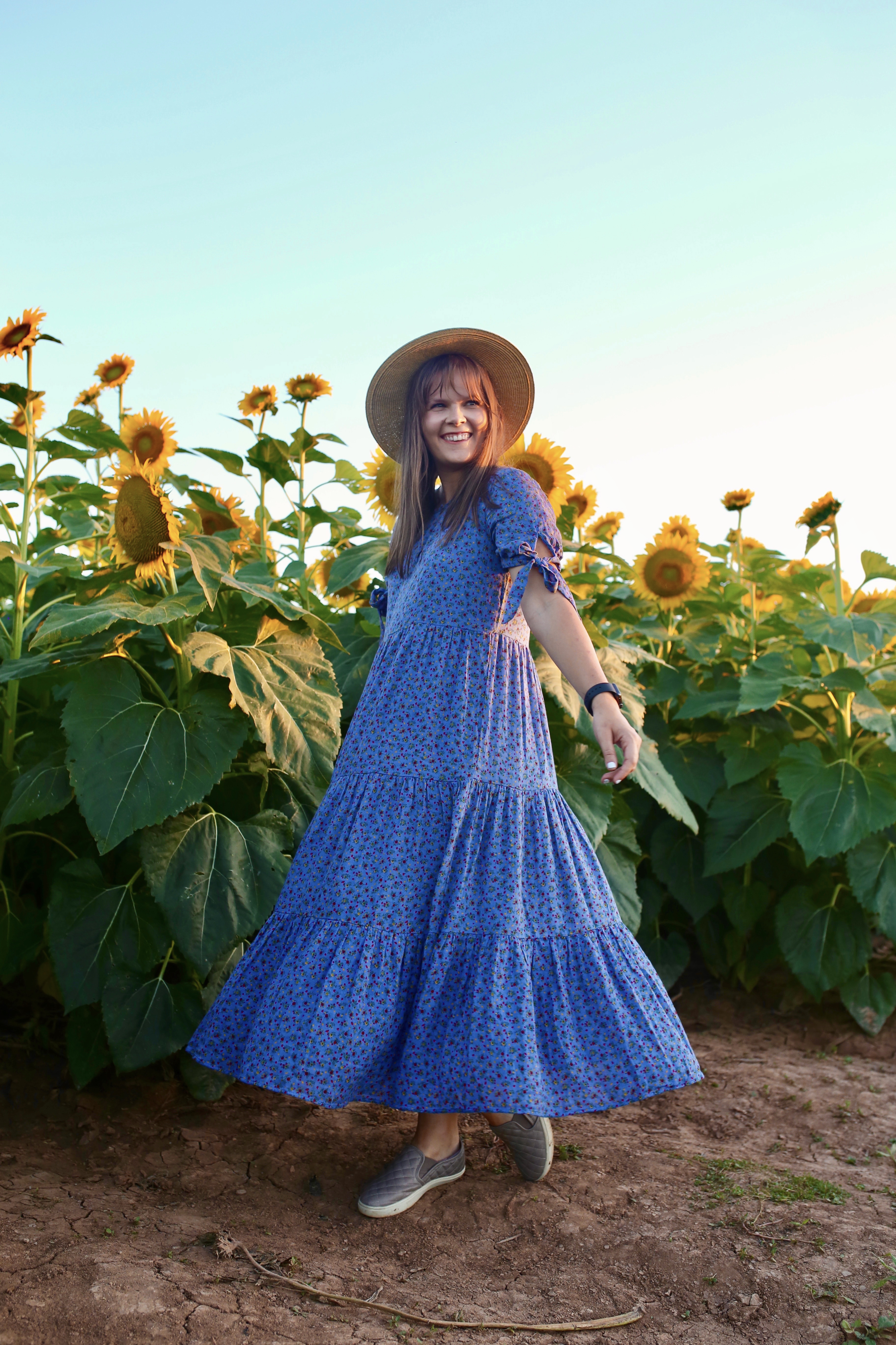 8 Actionable Tips for Traveling Post Quarantine - Exploring my own backyard by visiting a nearby sunflower field at sunset!