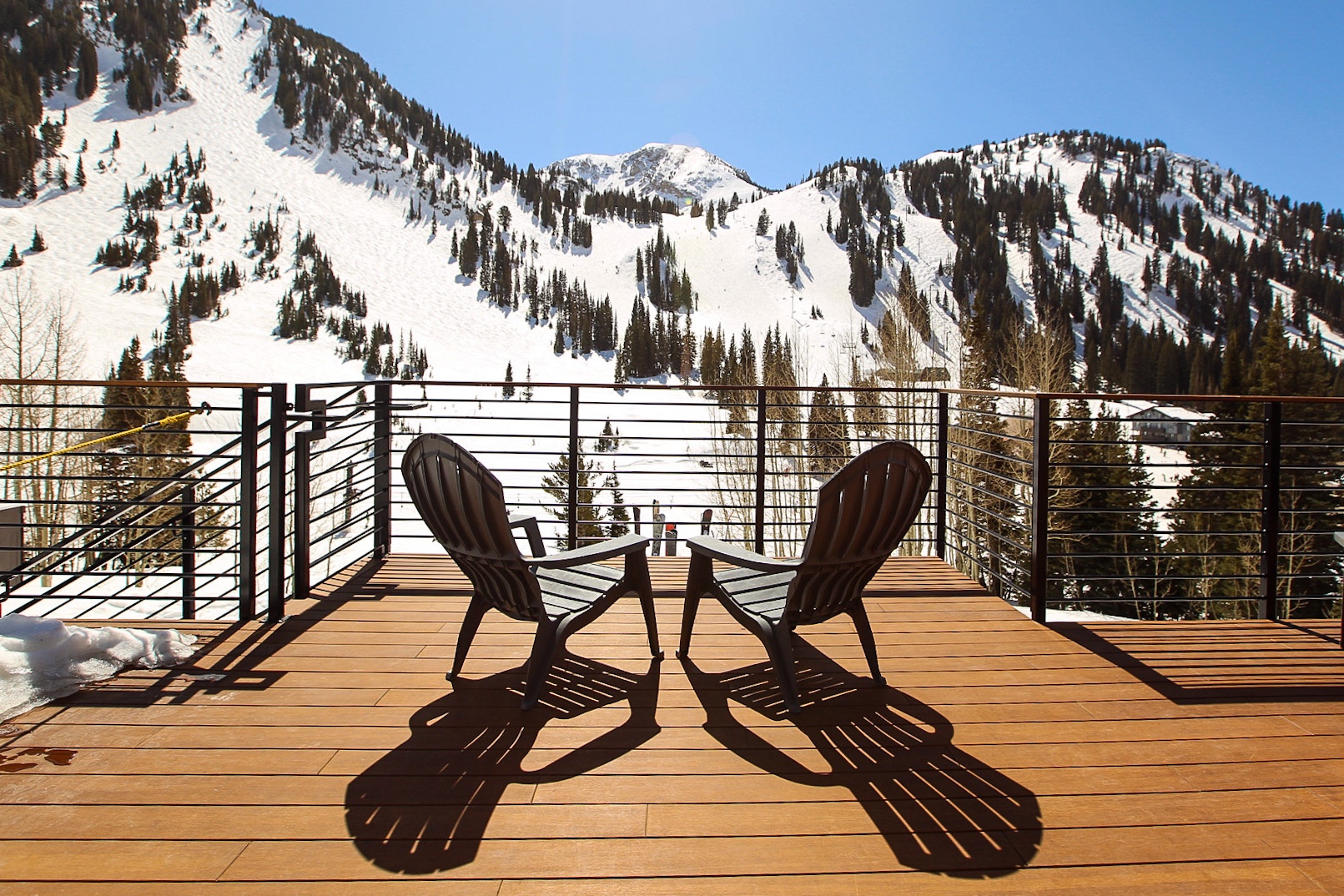 Tips for beginner skiers, ikon pass tips, skiing essentials, skiing products, what to know as a beginner skier, MIPS helmets, what does a beginner skier need?, a beginners guide to skiing, tips for adult skiers learning to ski, beginner skier tips