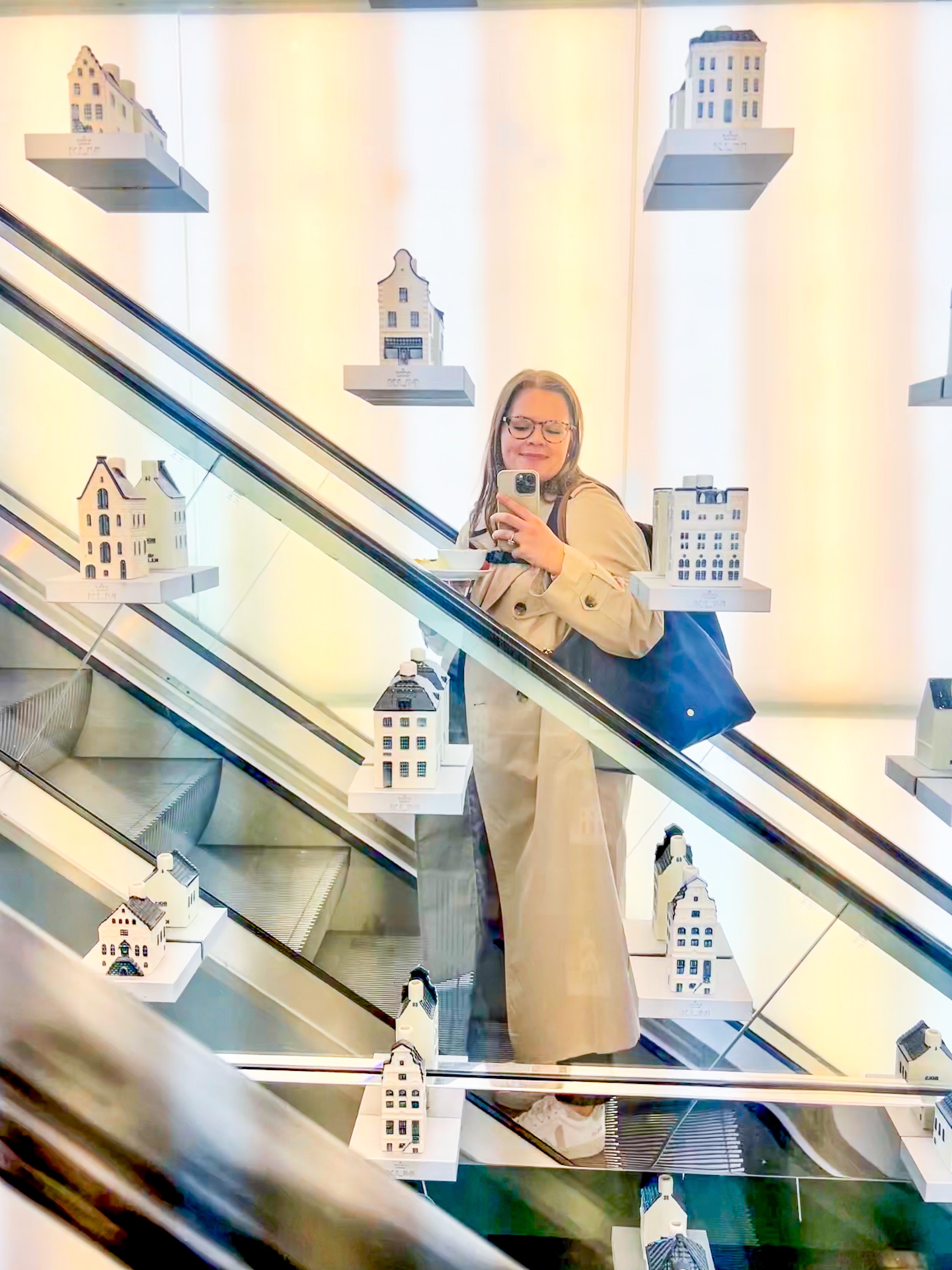 1. Best airport lounge experience
2. Exclusive lounge access
3. Ultimate comfort at KLM Crown Lounge
4. Schiphol Airport travel tips
5. Unwind in style at Amsterdam Schiphol
6. Business travel amenities
7. First class passenger perks
8. Lounge pass benefits
9. KLM Crown Lounge amenities
10. Luxurious airport lounge services